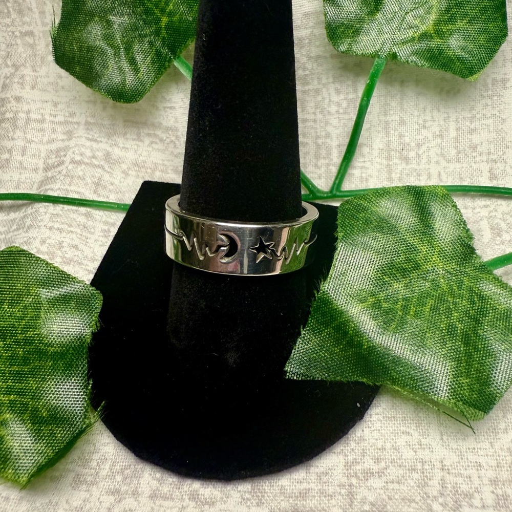 New Unisex Moon & Star Cutout w/Heartbeat Stainless Steel Ring, Size 11